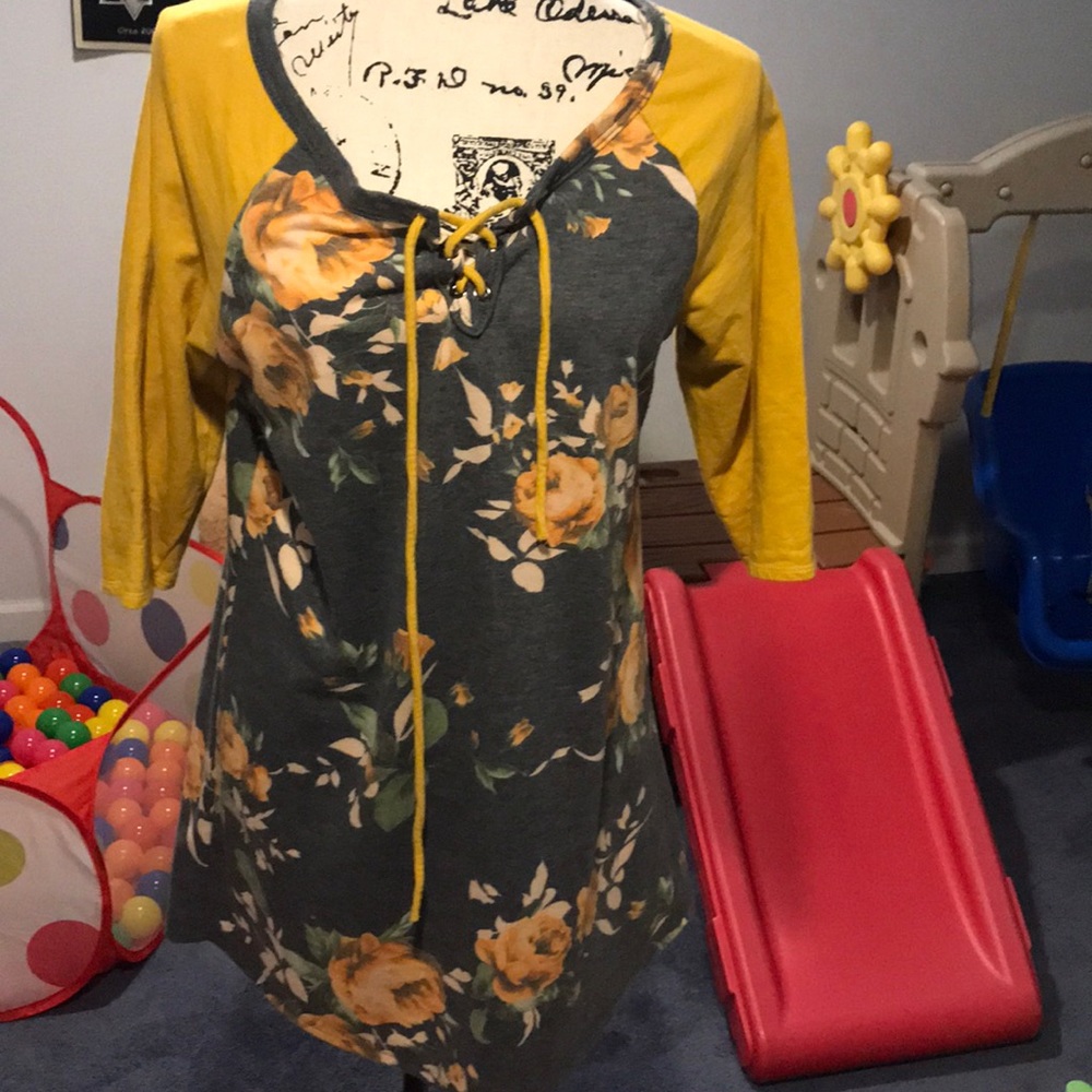 12pm by Mon Ami yellow and grey floral top size L